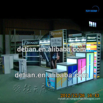 cabine de exposição de produtos eletrônicos para show CES, com slatwall ou prateleiras